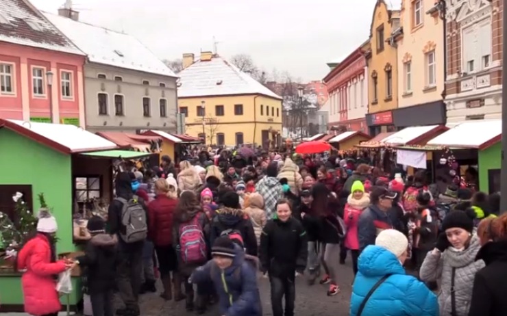 V Jirkově začaly tradiční charitativní trhy