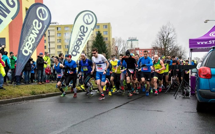 Běhu Bezručovým údolí se zúčastnilo přes tři sta běžců