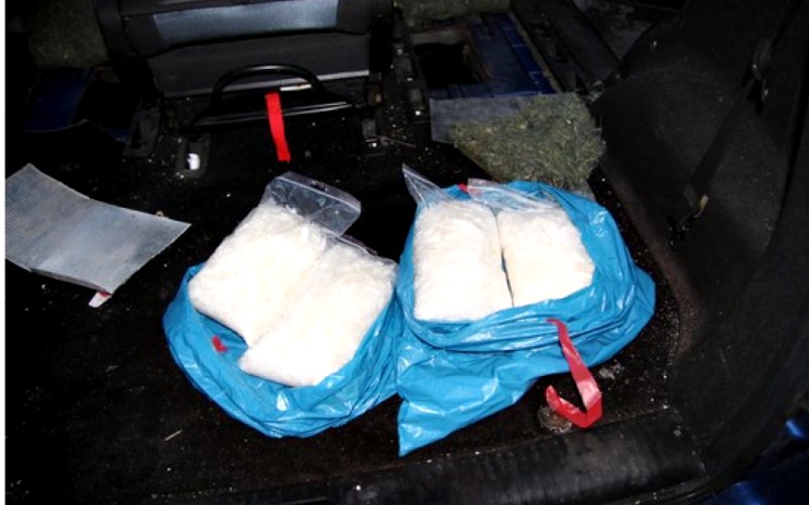 VIDEO: Kriminalisté našli drogy za více než 4 miliony, z Teplicka se vozily do celé republiky