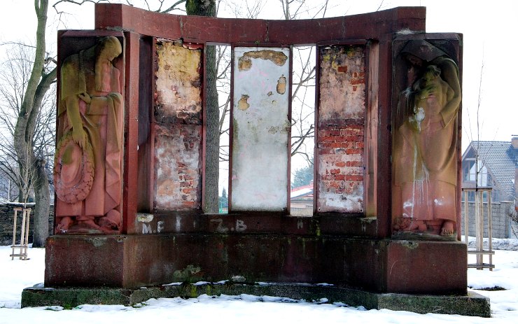 Jirkov opraví pomník v parku, který chátrá už od války