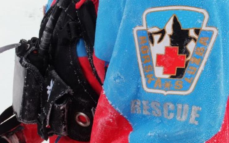 Vrtulník letěl dvakrát do Krušných hor, ženy na sjezdovkách utrpěly poranění hlavy a páteře