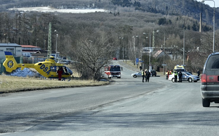 AKTUÁLNĚ: Čelní náraz v Jirkově, na místo letěl záchranářský vrtulník