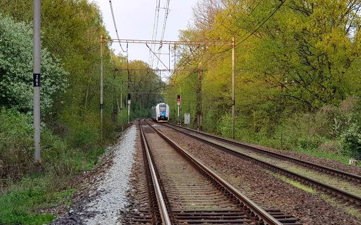 Tragédie na železnici: Poblíž  Dolního rybníka srazil vlak muže