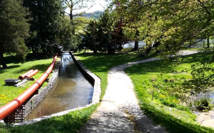 V zámeckém parku v Klášterci je dočasně uzavřena cesta od jezu k zámku kolem Ohře 