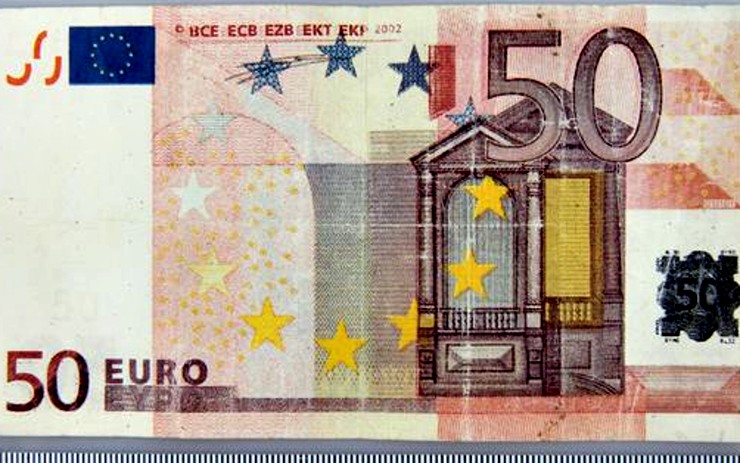 Cizinec utrácel na Chomutovsku padělaná eura, během června zaplatil falešnými penězi hned sedmkrát 