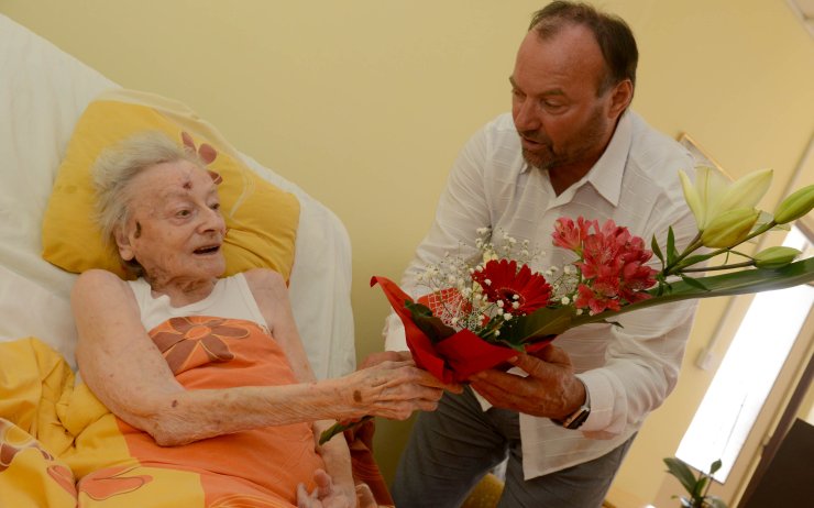 OD SOUSEDŮ: To je věk! Žena z Chomutova oslavila 107. narozeniny