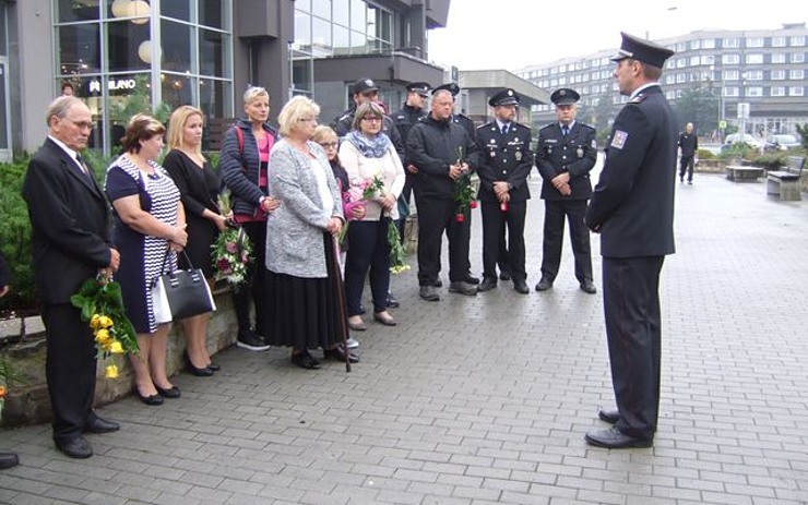 Už je to 10 let! Rodina i kolegové vzpomínali na zastřeleného policistu Romana Jedličku