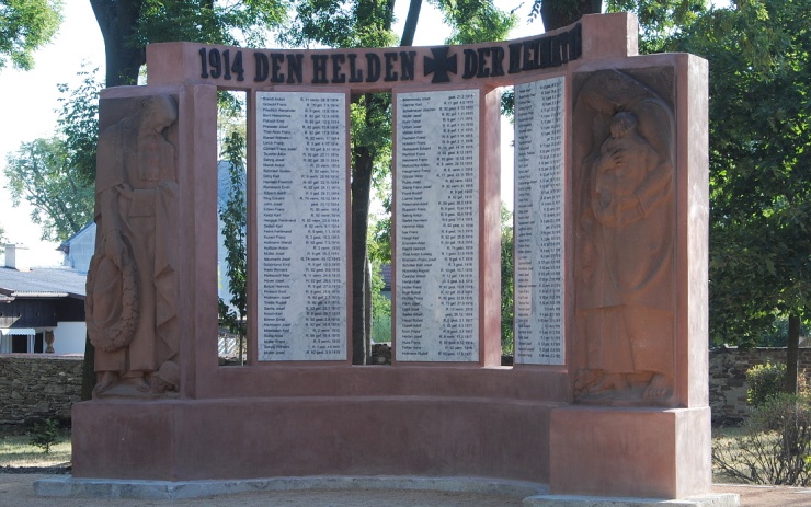 OBRAZEM: To je rozdíl! Pomník obětem první světové války už je znovu důstojným pietním místem