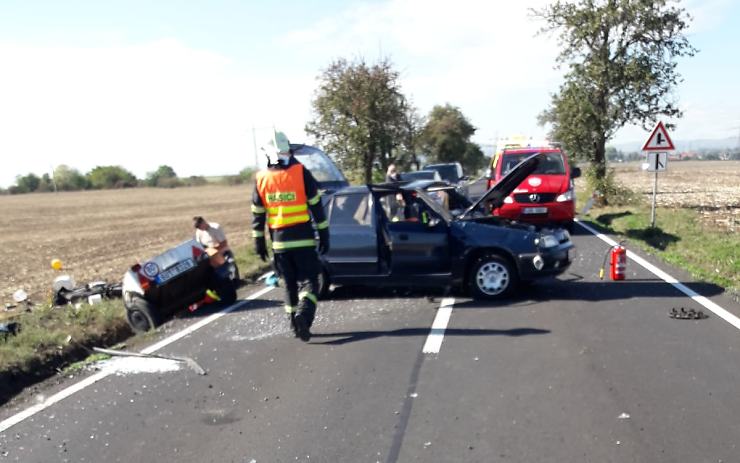 AKTUÁLNĚ OBRAZEM: Boční náraz ve vysoké rychlosti! Silnice z Kadaně na Žatec je zavřená