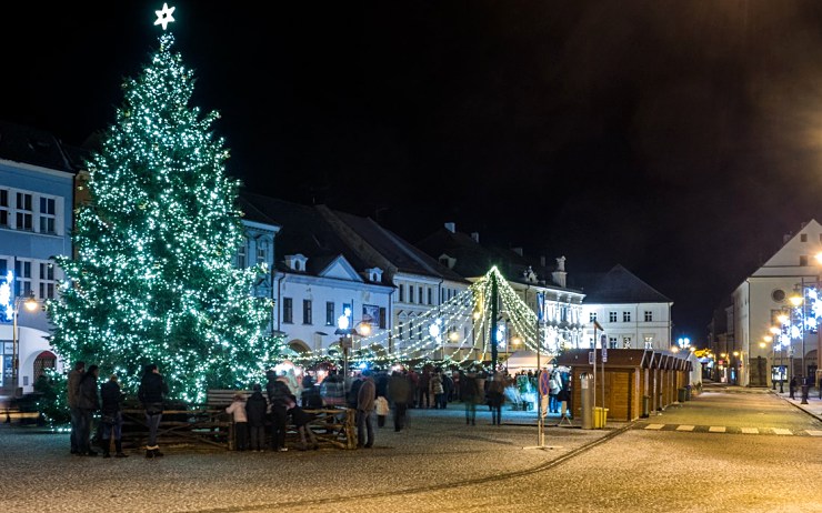 O víkendu se na Chomutovsku rozzáří vánoční stromy. Přinášíme přehled těch největších adventních akcí 