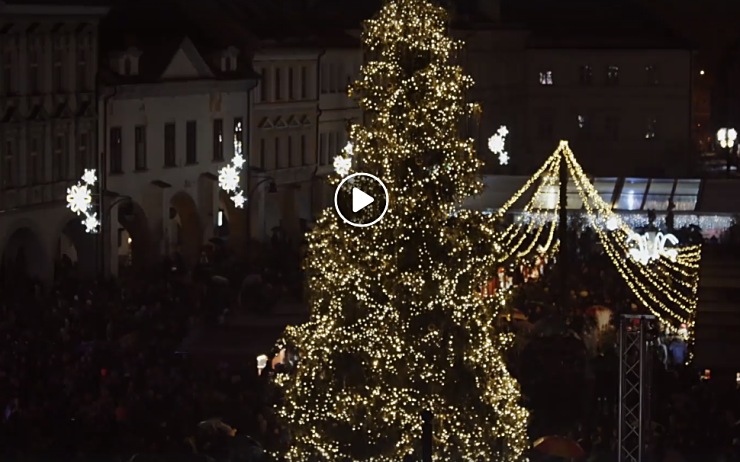 VIDEO: Začaly Chomutovské Vánoce. I přes déšť se lidem tentokrát program líbil