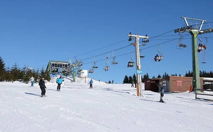 Chcete na hory? Z Kadaně a Klášterce opět pojede o víkendu skibus na Boží Dar