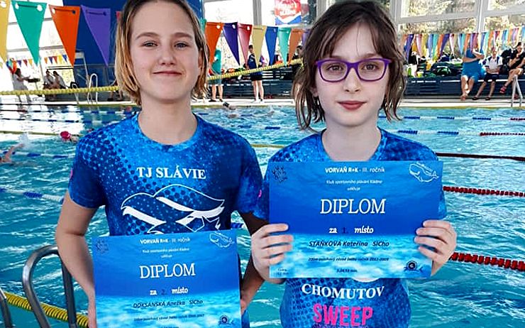Desetiletá plavkyně Kateřina Staňková si přivezla z Kladna šest medailí