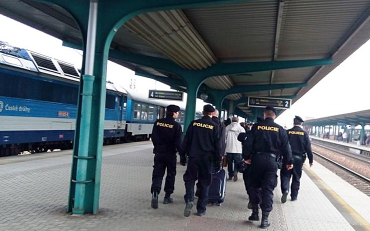 Cizinecká policie chytila ve vlaku mladistvého Syřana s 50 gramy pervitinu. Byl to žadatel o azyl