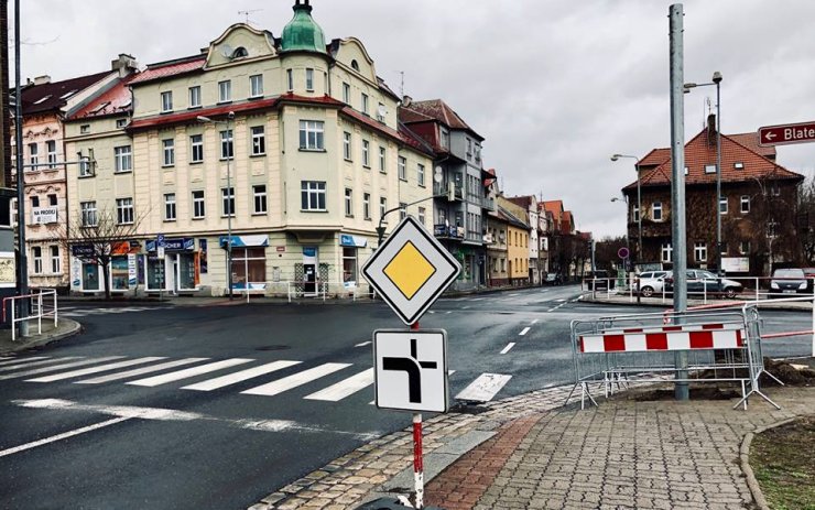 Dobrá zpráva pro řidiče. Semafory na křižovatce u Billy by se měly znovu rozsvítit už tento týden