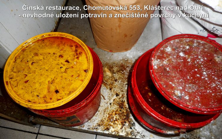 OBRAZEM: V téhle špíně připravovali jídlo! Hygienici zavřeli další čínskou restauraci na Chomutovsku