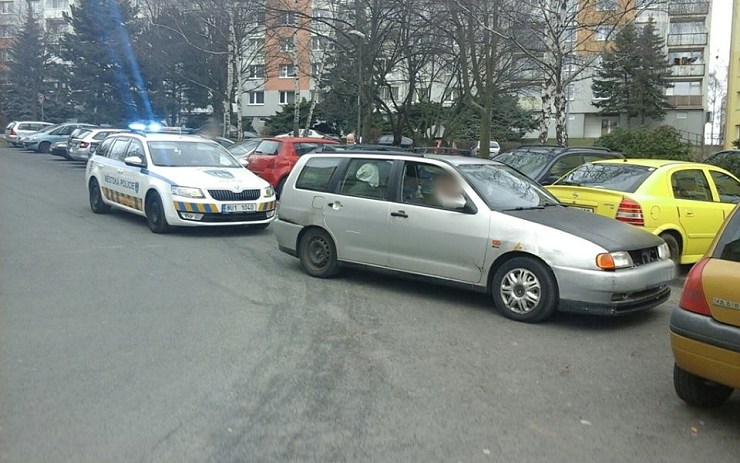 Řidička zazmatkovala a chtěla zmizet. Když ji strážníci zkontrolovali, hned bylo jasné proč