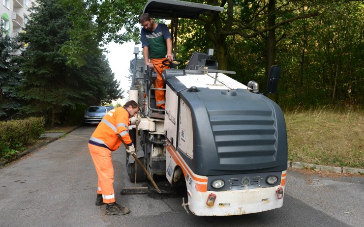 Technické služby začínají opravovat komunikace, někde budou pracovat i v noci