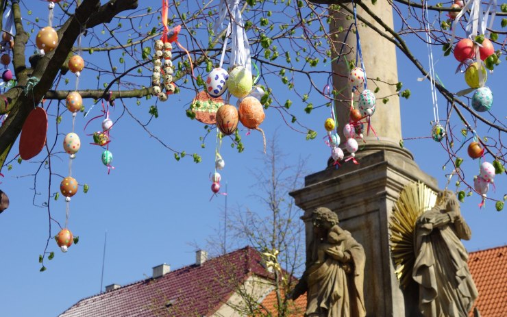 V Klášterci založili novou velikonoční tradici. Už jste viděli skořápkovníky?