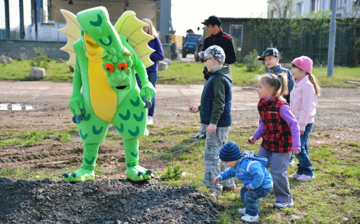 Obec Březno u Chomutova zve na pohádkové Kouzelné kolo