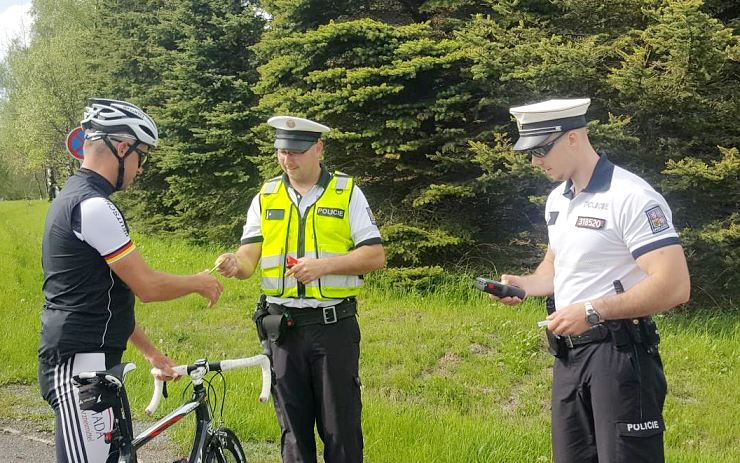 Policisté se v horách na Chomutovsku zaměřili na cyklisty. Od začátku roku už totiž zavinili 21 nehod