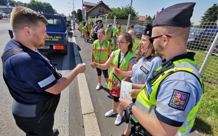 OBRAZEM: Jel jste správně, děkujeme. Děti hodnotily řidiče, slušní od nich dostali sluníčko