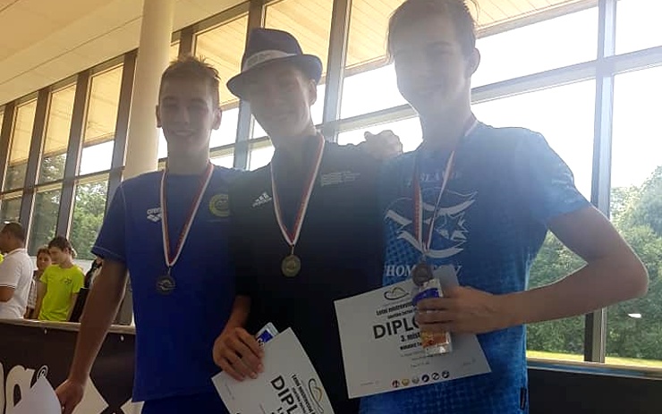 Žákovské mistrovství v plavání: Tomáš Moravec byl třikrát bronzový, Anežka Doksanská jednou