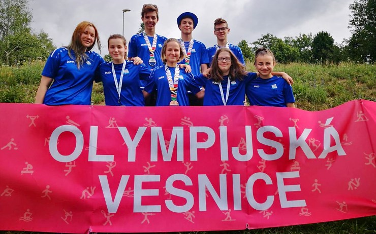 Osm chomutovských plavců reprezentovalo kraj na dětské olympiádě. Moravec získal tři medaile, Doksanská jednu 