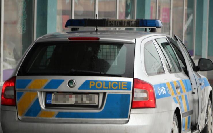 Policisté už vědí, kdo se v březnu vloupal do zastavárny v Chomutově. Kradl teprve 18letý mladík