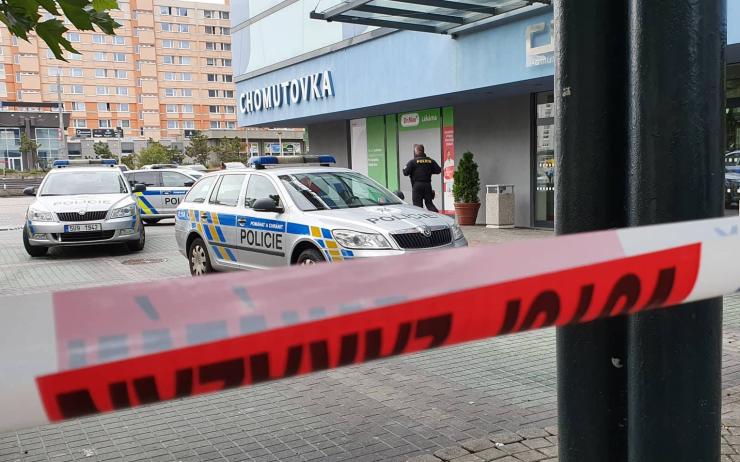 Policisté už vědí, kdo vyhrožoval bombou v Chomutovce! O víkendu šel do vazby