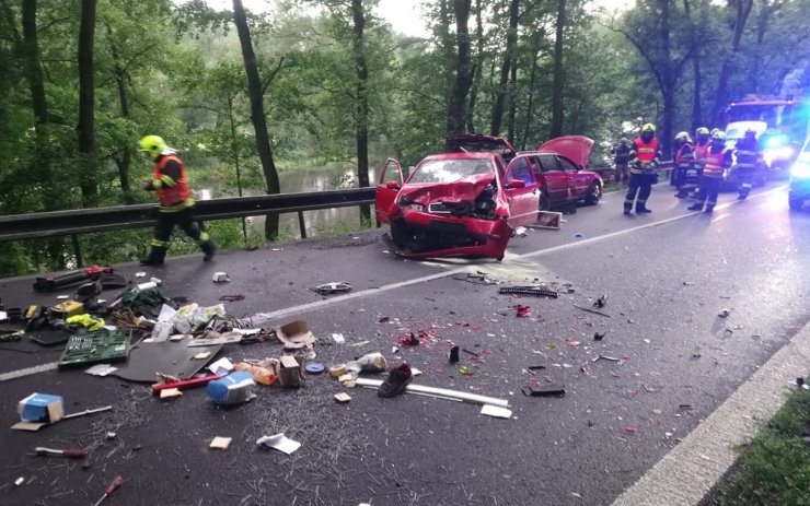 PRÁVĚ TEĎ: Vážná nehoda uzavřela silnici mezi Stráží a Kláštercem, zasahují tam záchranáři