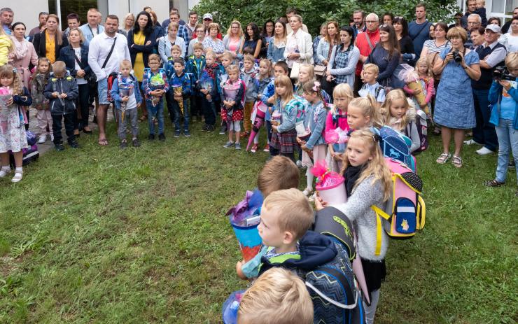 Ať se jim daří! Do prvních tříd v Chomutově letos nastoupilo 442 žáčků