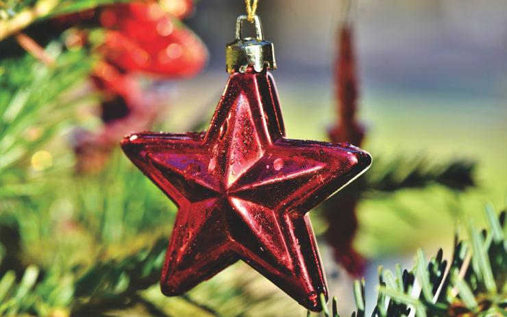 V Kadani rozsvítí vánoční strom už v sobotu. Opět se těšte na ohňostroj i oblíbené anděly na chůdách