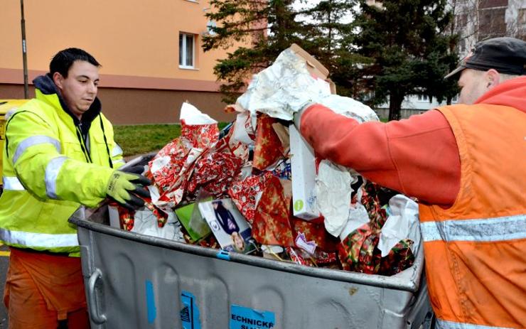 Popelnice v Jirkově by o svátcích neměly přetékat. Úklid proběhne hned po Štědrém dni