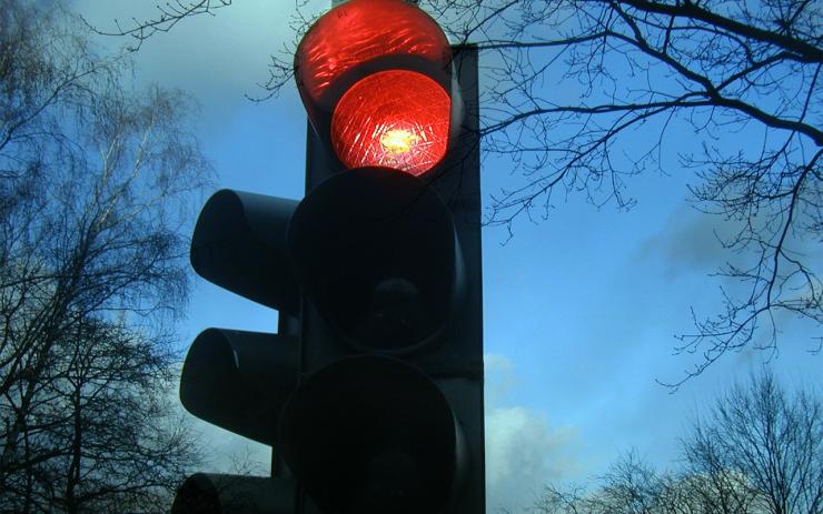 Kadaň: Řidiče překračující rychlost v Polní ulici zastaví od nynějška semafor