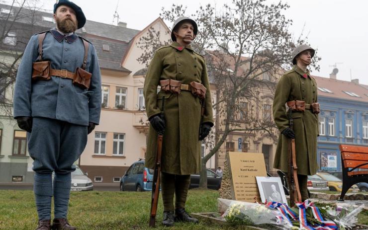 OBRAZEM: V Chomutově vzpomínali na armádního generála in memoriam Karla Kutlvašra. Narodil se před 125 lety