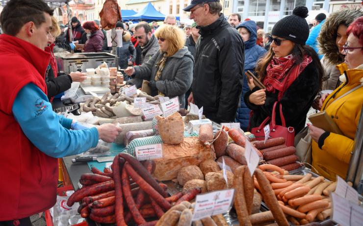 UPOZORNĚNÍ! Kvůli zákazu akcí se ruší sobotní farmářské trhy v Kadani