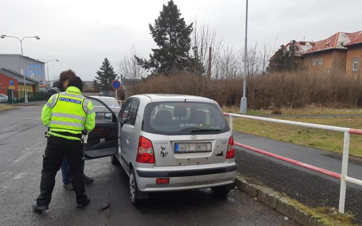 Poutáte se? Téměř polovina zastavených řidičů či spolujezdců v Chomutově nepoužila bezpečnostní pás