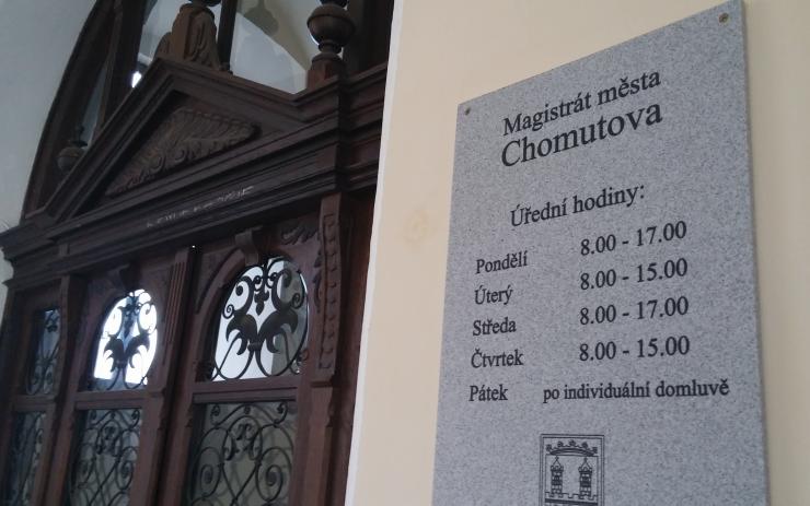 Chomutovský magistrát se pro veřejnost uzavře, úřední hodiny budou pouze několik hodin v týdnu