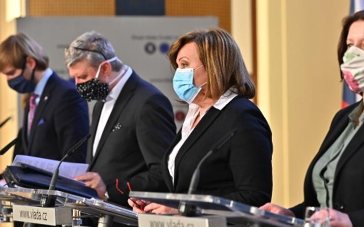 Vláda chce prodloužit nouzový stav v Česku. Parlamentu předloží i balík zákonů na pomoc s koronavirem