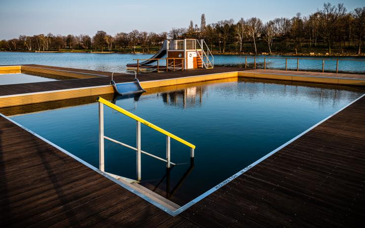 Kamencové jezero je připravené, ale zavřené. Čeká se na konec vládních zákazů