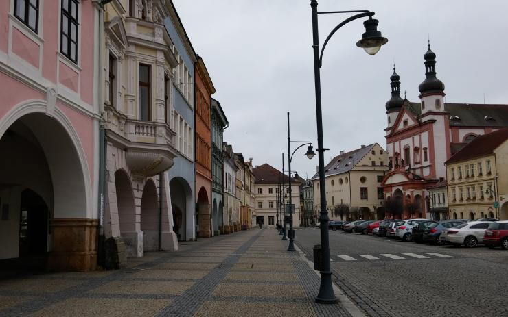 Řidiči, pozor! V Chomutově se od pondělka opět platí parkovné