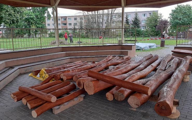 FOTO: V Jirkově začíná vznikat nevšední turistická atrakce. Stezka bosou nohou