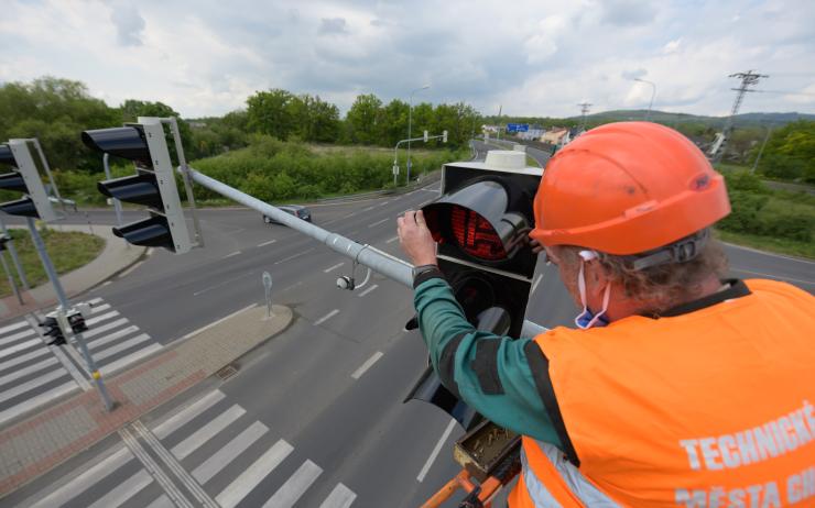 Dobrá zpráva pro řidiče: Vytíženou křižovatku za Globusem už nebudou trápit časté poruchy