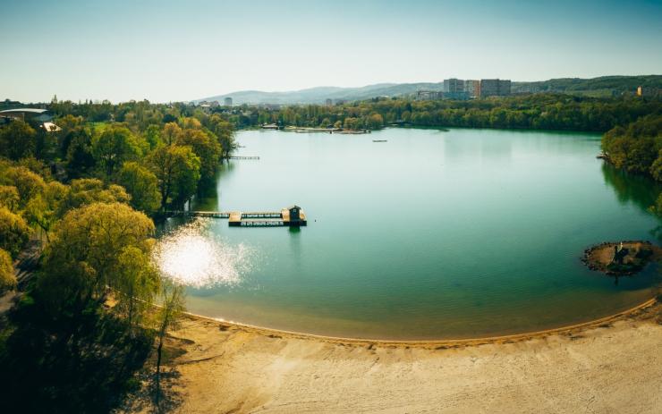 Kamencové jezero otevírá své brány návštěvníkům. Kapacita areálu je stále omezena