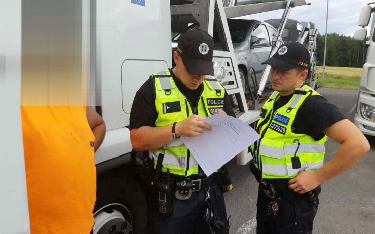 Policisté na Chomutovsku kontrolovali nákladní auta. Předpisy porušila většina řidičů