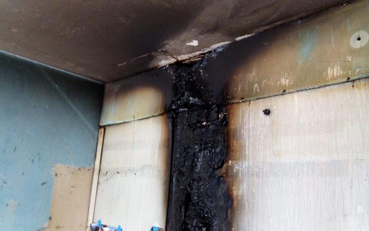 Požár bytového jádra v Jirkově se uhasil sám ještě před příjezdem hasičů