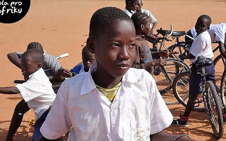 Je tu další sbírka Kol pro Afriku. Za čtyři roky se už podařilo nashromáždit téměř 200 bicyklů!