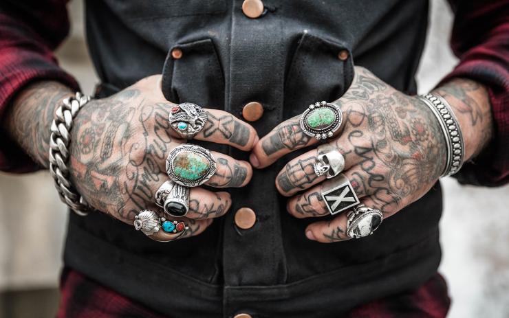 PRŮZKUM: Čtvrtina Čechů přiznává, že nahlíží na druhé negativněji, pokud mají tetování