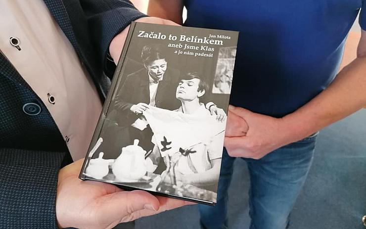 Vyšla kniha o historii kláštereckého divadelního spolku, autorem je letošní laureát ceny města Jan Milota